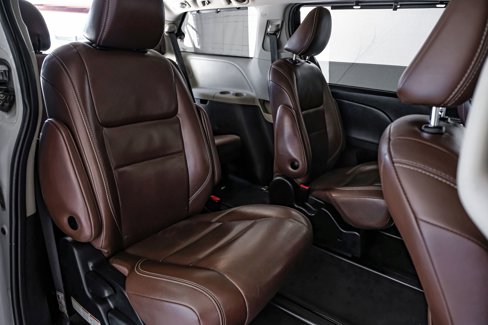 Used 2020 Toyota Sienna Limited Premium image 25