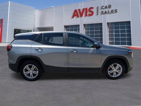 Used 2024 GMC Terrain SLE image 5