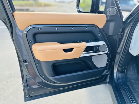Used 2023 Land Rover Defender 130 First Edition image 14