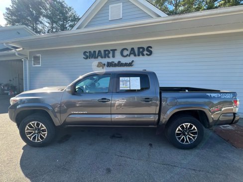 Used 2020 Toyota Tacoma TRD Off-Road image 2