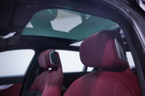 New 2026 BMW 740i w/ Premium Package image 8