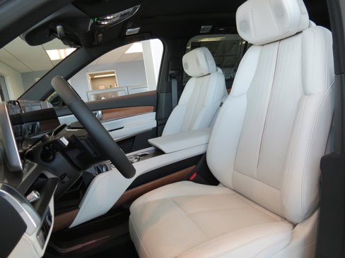 New 2026 Cadillac Vistiq Luxury w/ LPO, Floor Liner Package image 19