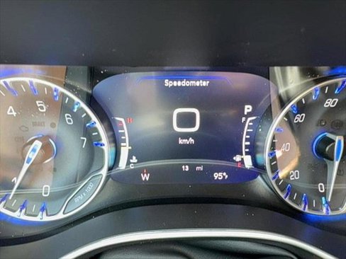 New 2025 Chrysler Voyager LX image 18