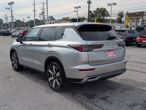 New 2025 Mitsubishi Outlander SE image 4