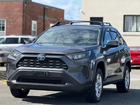 Used 2021 Toyota RAV4 LE image 1