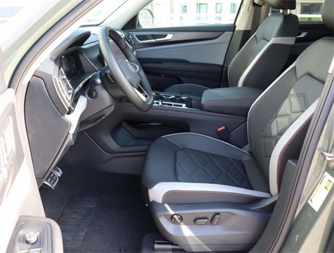 New 2025 Volkswagen Atlas Peak Edition SE image 23