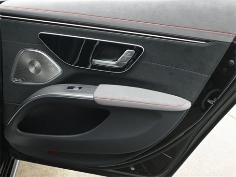 Used 2022 Mercedes-Benz EQS 580 4MATIC Sedan image 16