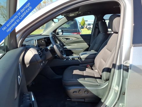 Used 2025 Chevrolet Traverse LT image 17