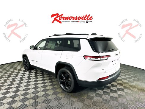Used 2021 Jeep Grand Cherokee L Laredo image 5