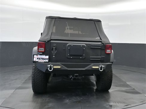 Used 2015 Jeep Wrangler Unlimited Rubicon image 5