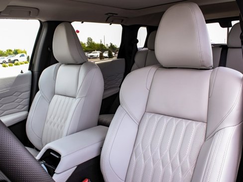 New 2025 Mitsubishi Outlander AWD image 34