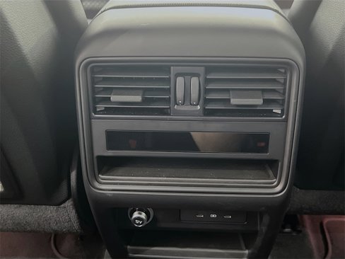 Used 2025 Porsche Cayenne image 27