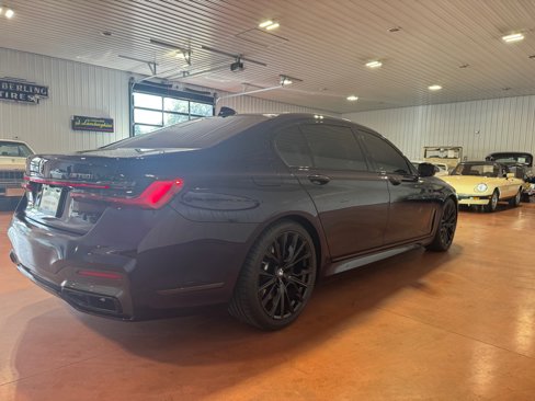 Used 2021 BMW 750i xDrive w/ Executive Package image 7