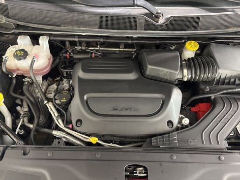 Used 2024 Chrysler Pacifica Touring-L image 30