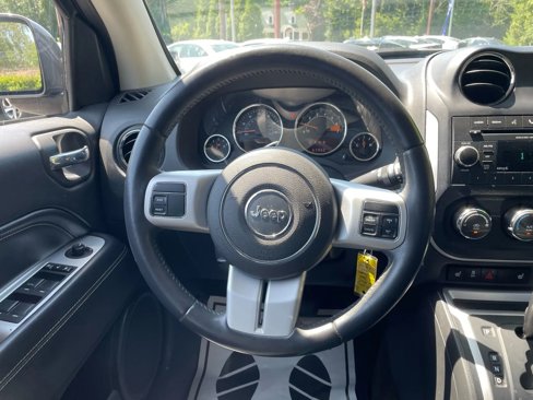 Used 2017 Jeep Compass Latitude image 19