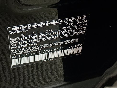 Used 2025 Mercedes-Benz GLB 250 4MATIC image 12