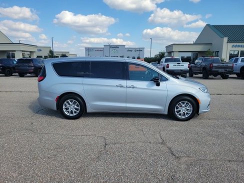 New 2026 Chrysler Pacifica Select image 20