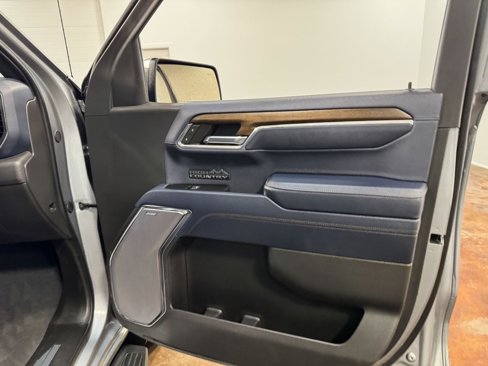 Used 2024 Chevrolet Silverado 1500 High Country image 75