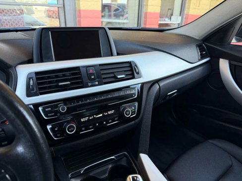 Used 2017 BMW 320i Sedan image 31