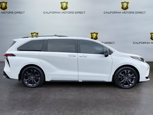 Used 2024 Toyota Sienna XSE image 4