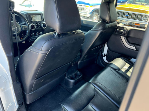 Used 2014 Jeep Wrangler Unlimited Sahara image 12