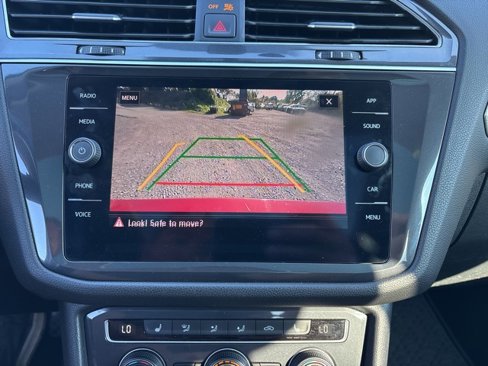 Used 2020 Volkswagen Tiguan SE w/ Panoramic Sunroof Package image 21
