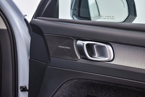 Certified 2025 Volvo XC40 B5 Ultra w/ Climate Package image 17