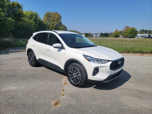 New 2025 Ford Escape SE image 3
