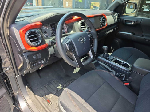 Used 2020 Toyota Tacoma TRD Sport image 12