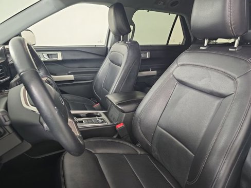 Used 2023 Ford Explorer Limited image 2