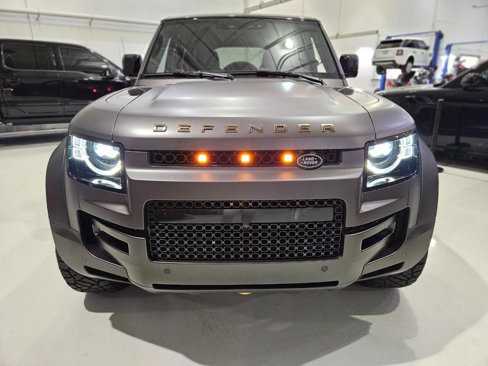 Used 2025 Land Rover Defender 110 image 33