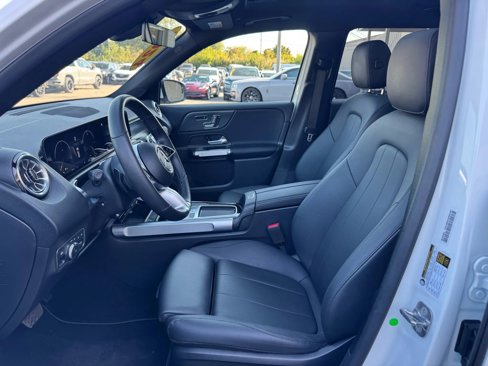 Used 2024 Mercedes-Benz GLB 250 4MATIC w/ Exclusive Package image 10