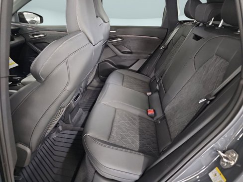 New 2025 Audi SQ6 e-tron Prestige image 10