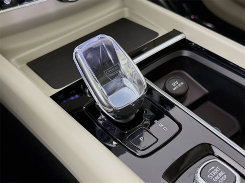 New 2026 Volvo XC60 B5 Ultra w/ Protection Package image 17