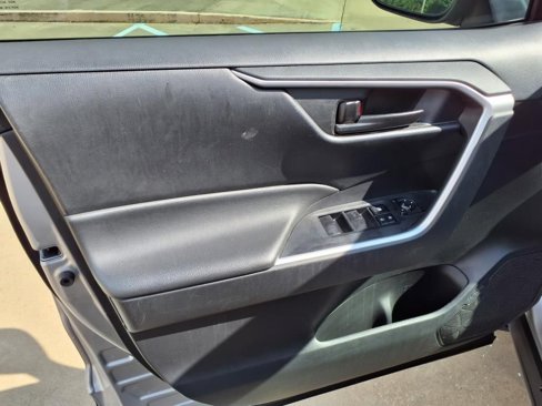 Used 2023 Toyota RAV4 LE image 9