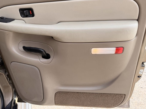 Used 2003 Chevrolet Suburban 2WD image 20