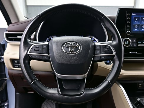 Used 2022 Toyota Highlander XLE image 23