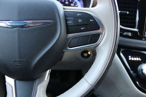 Used 2020 Chrysler Pacifica Limited image 14