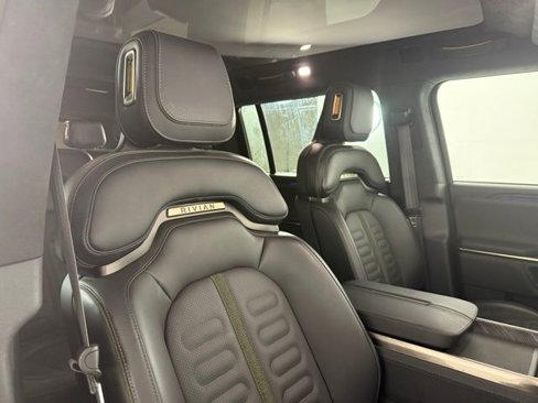 Used 2024 Rivian R1S Adventure image 31