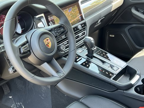 New 2026 Porsche Macan GTS image 4