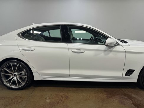 Used 2025 Genesis G70 2.5T image 32
