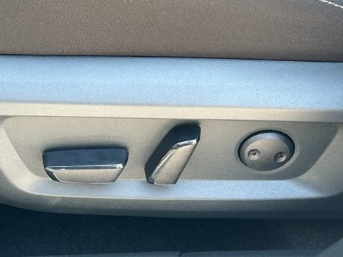 Used 2025 Nissan Rogue SV image 26
