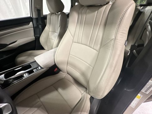 Used 2018 Honda Accord EX image 19