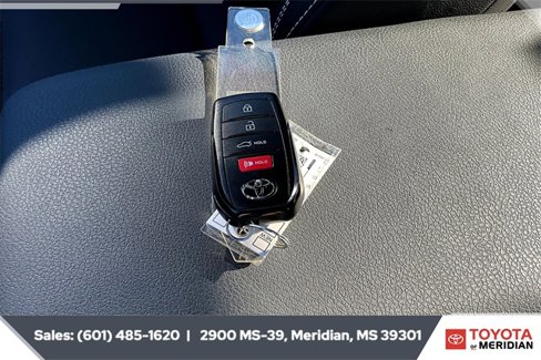 Used 2025 Toyota Camry SE image 9