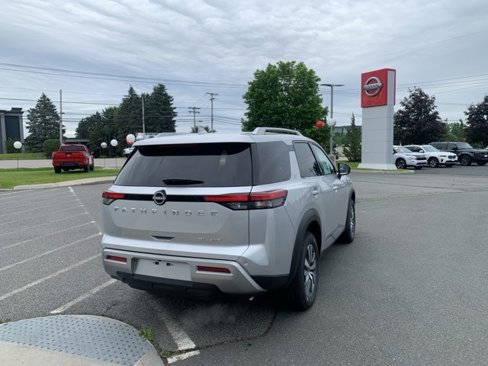 New 2025 Nissan Pathfinder SL image 7