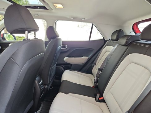 Used 2024 Hyundai Venue SEL image 28