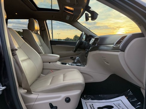Used 2019 Jeep Grand Cherokee Limited image 37