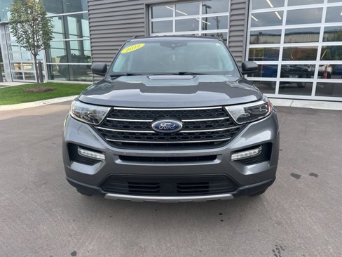 Used 2022 Ford Explorer XLT w/ Equipment Group 202A image 2