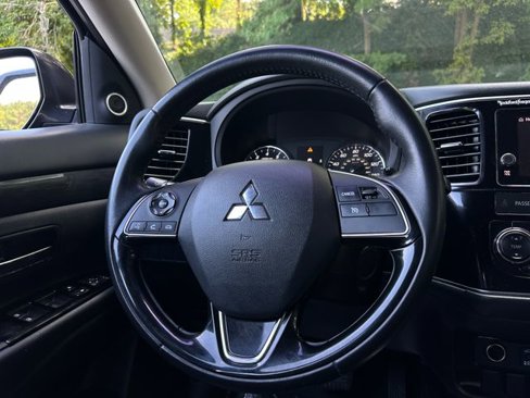 Used 2017 Mitsubishi Outlander SEL image 18
