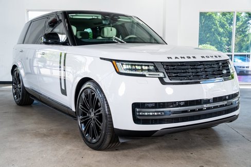 Used 2025 Land Rover Range Rover Long Wheelbase Autobiography image 4